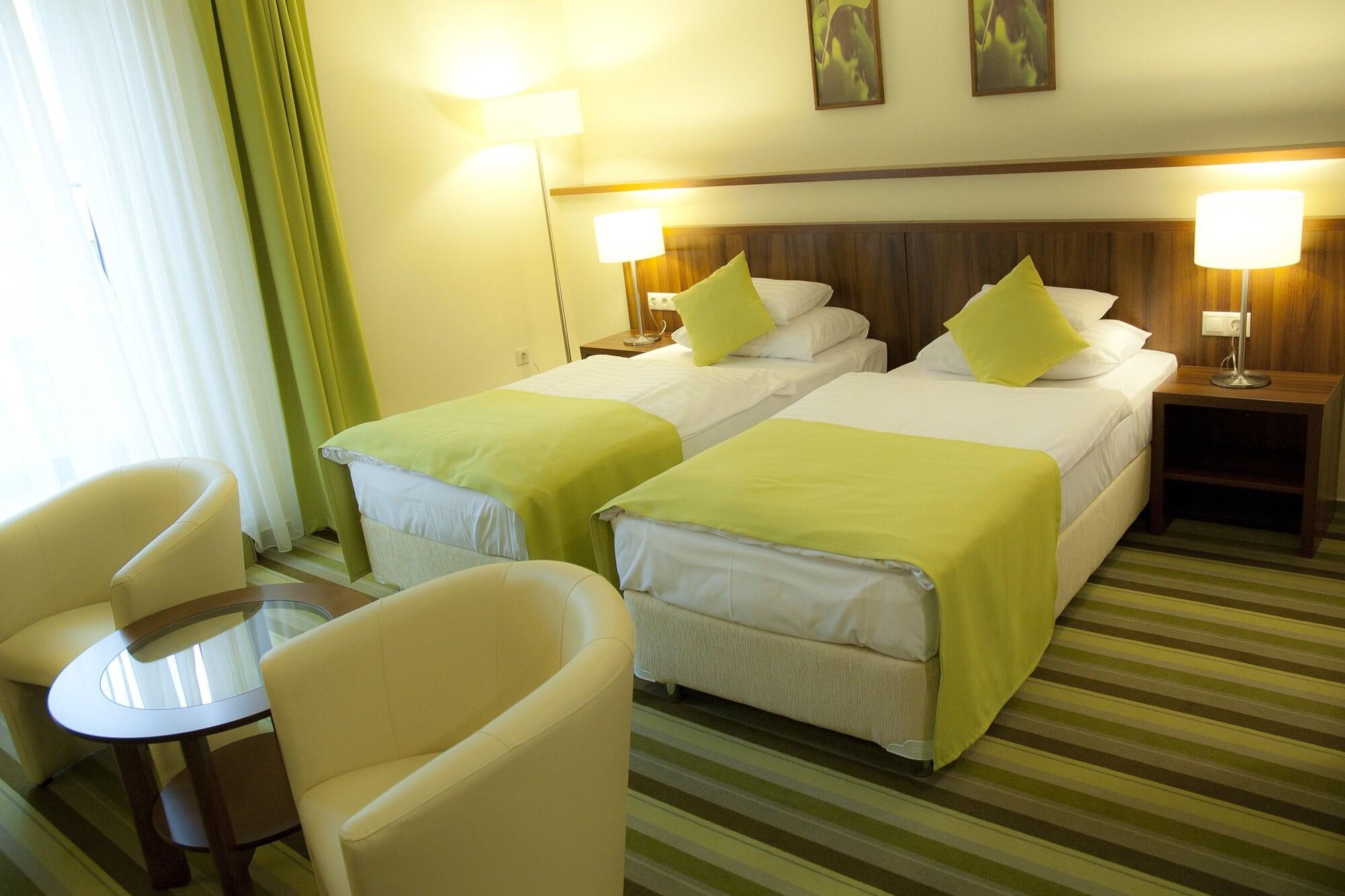 Hódmezővásárhely Hotel Ginkgo מראה חיצוני תמונה