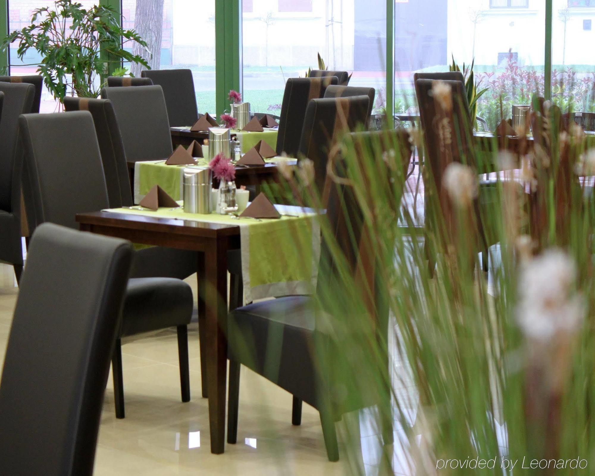 Hódmezővásárhely Hotel Ginkgo מסעדה תמונה